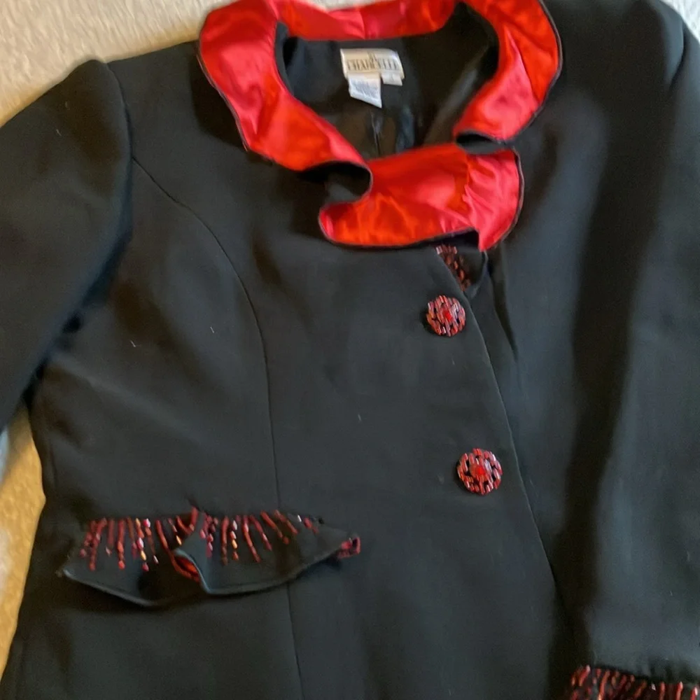 Stunningly beautiful Red trim & red dazzling beaded blazer/jacket✨ - Picture 3 of 15